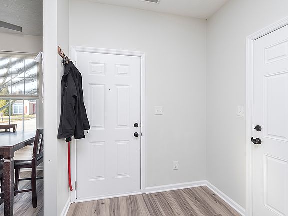 4th image of 6059 Tybalt Ln