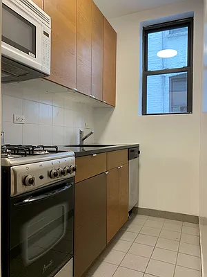 Rented by Buchbinder & Warren | media 7