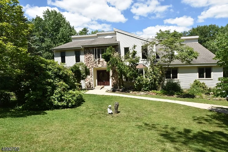 45 Copeland Rd photo 1