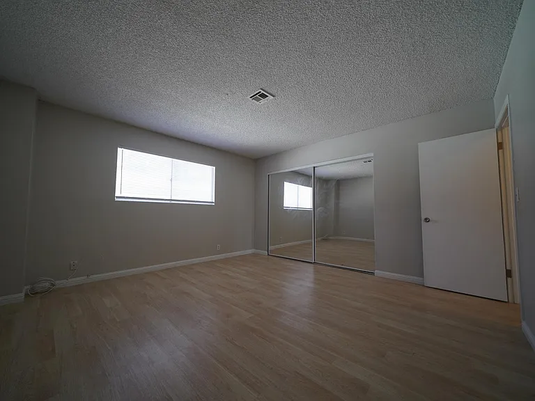5282 S Maryland Pkwy #C — Photo 7