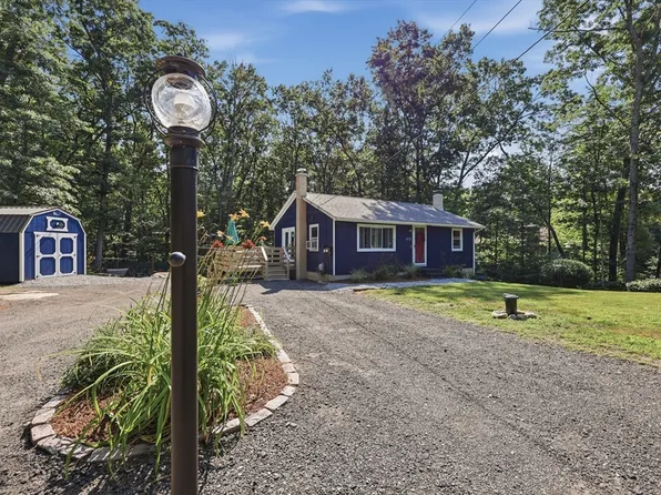43 Seaverns Bridge Rd, Merrimack, NH 03054