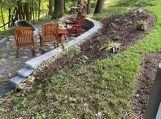 37 Phillips Rd, Morgantown, WV 26508