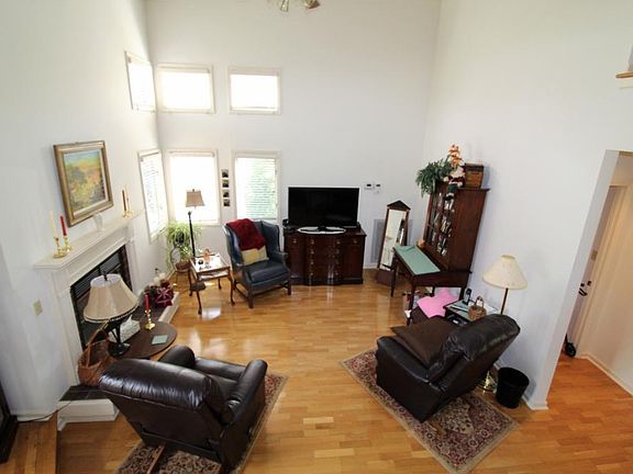 5th image of 223 Willowbend Ct