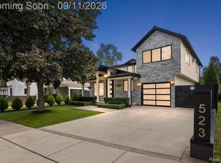 523 Renshaw St, Rochester, MI 48307