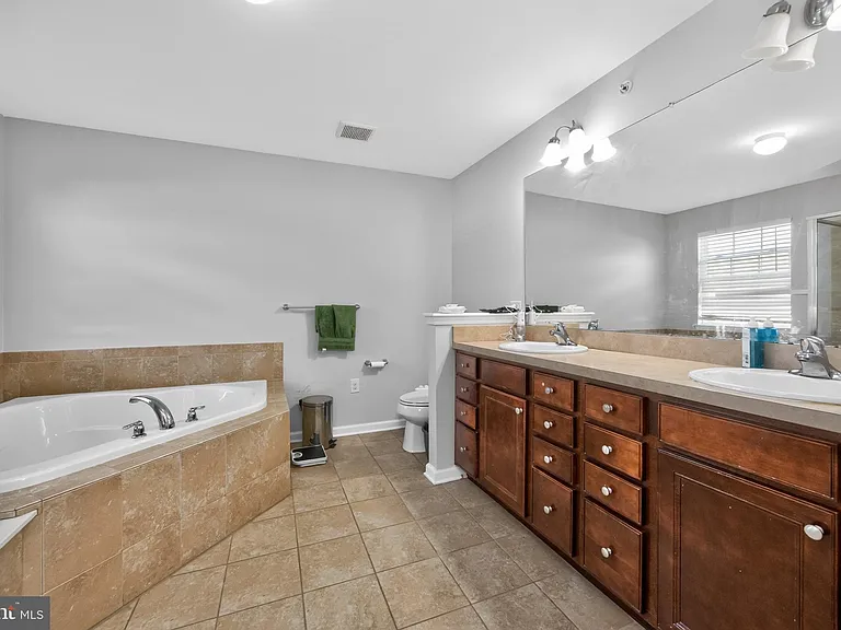 271 Fairfield Cir W — Photo 22
