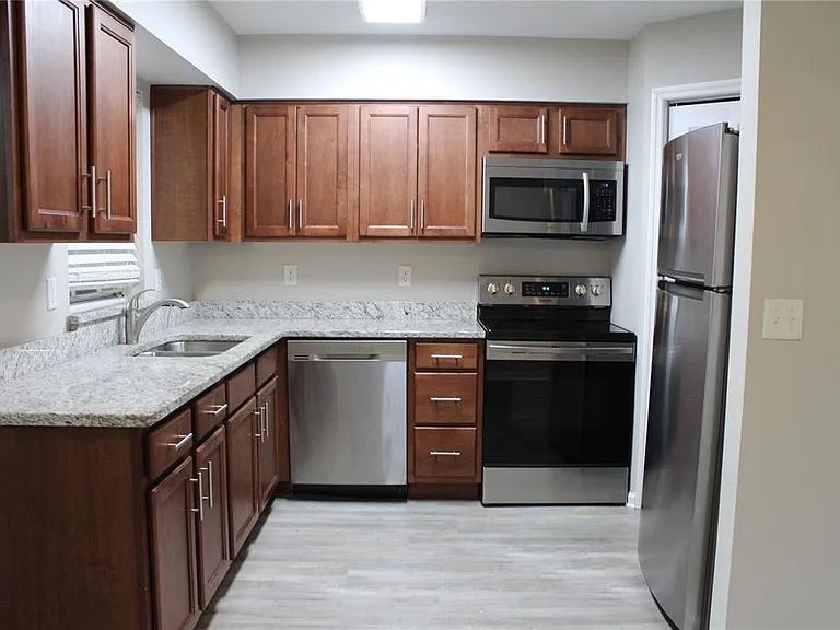 1920 E Edgewood Dr #D9 — Photo 7