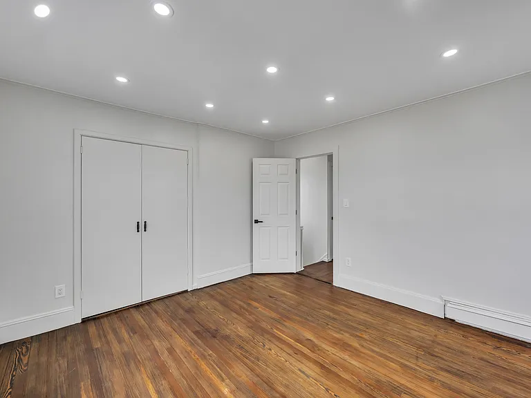 666 E Penn St — Photo 16