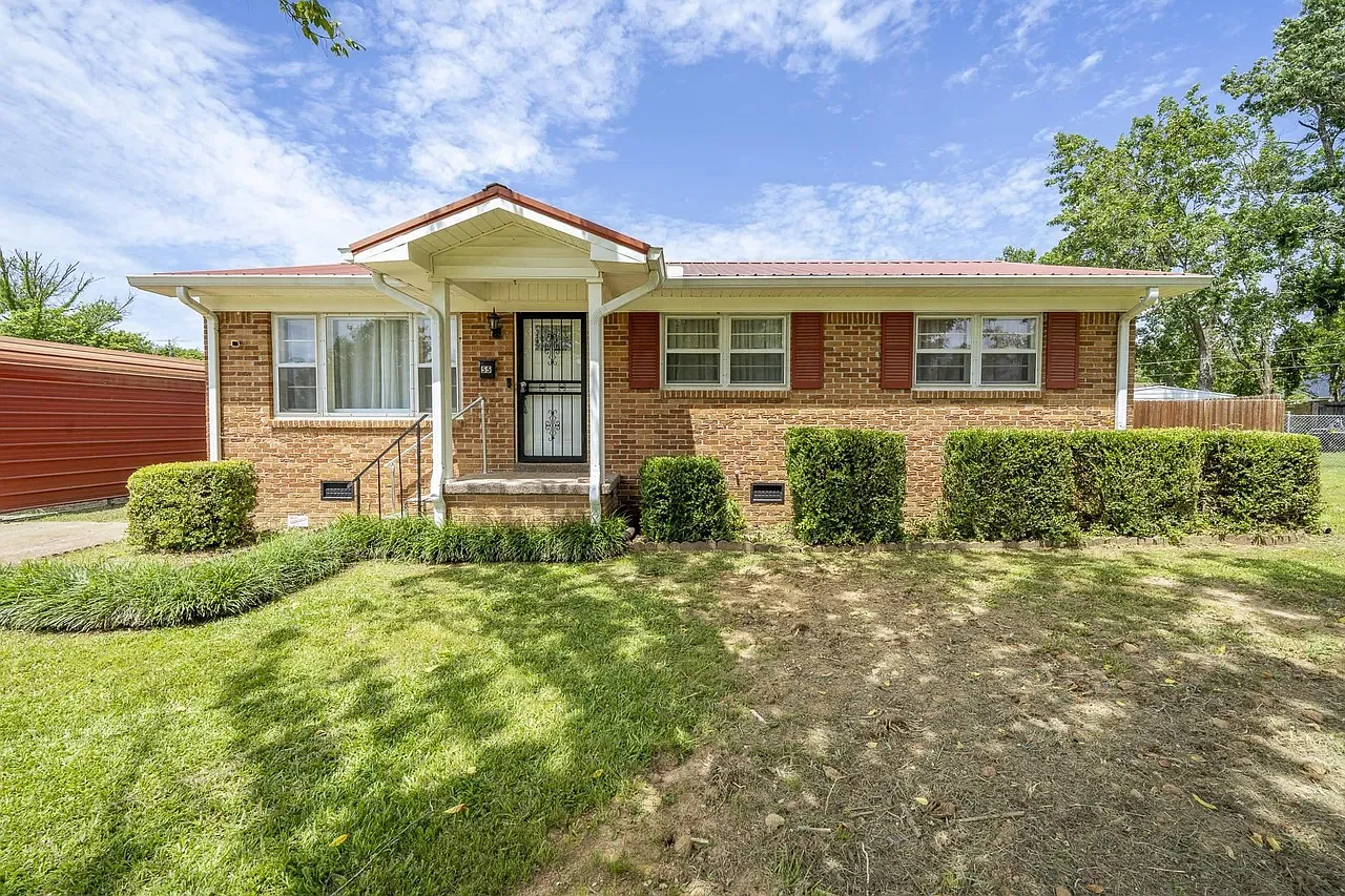 3 bed, 1025 sqft, $1,200 — Photo 1