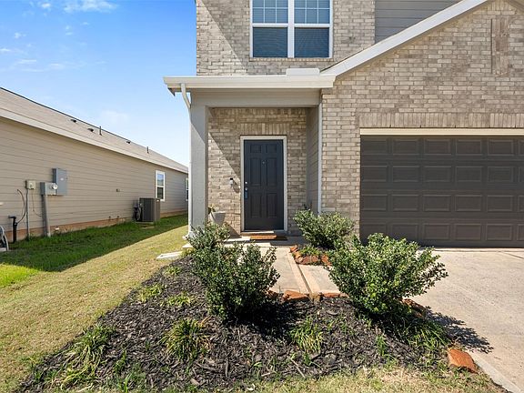 5th image of 674 Amesbury Rd