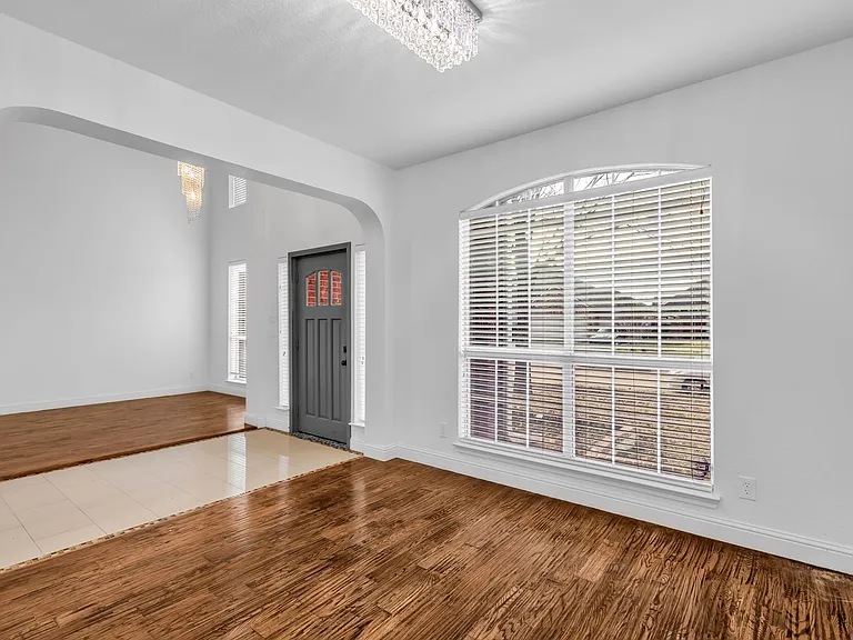 3010 Lena Dr — Photo 39