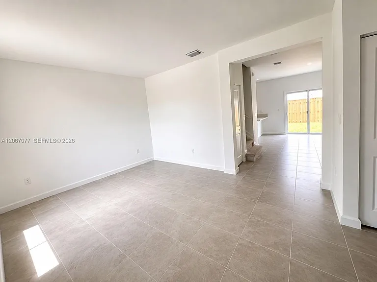 2608 SE 25th Rd — Photo 3