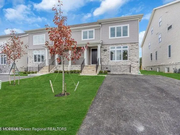 20 Blue River Way, Lakewood, NJ 08701