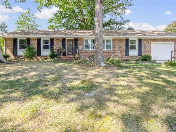 210 Homestead Dr, Colonial Heights, VA 23834