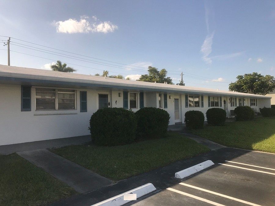 2nd image of 1119 Lake Ter APT 116