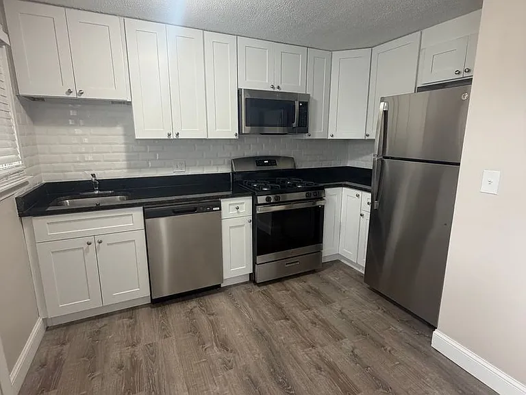 Shawomet Gardens Apartments — Photo 16