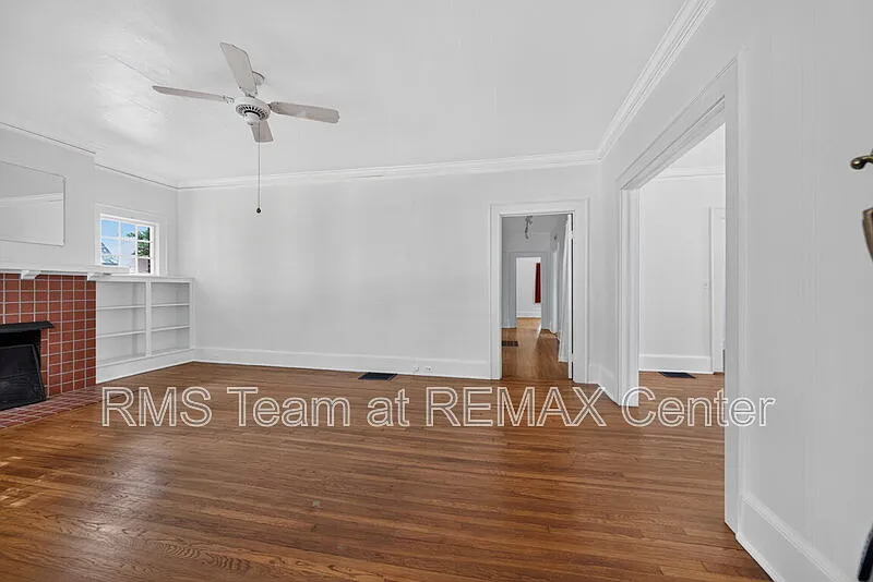 3 bed, 1.5 bath, 1809 sqft, $3,200 — Photo 4