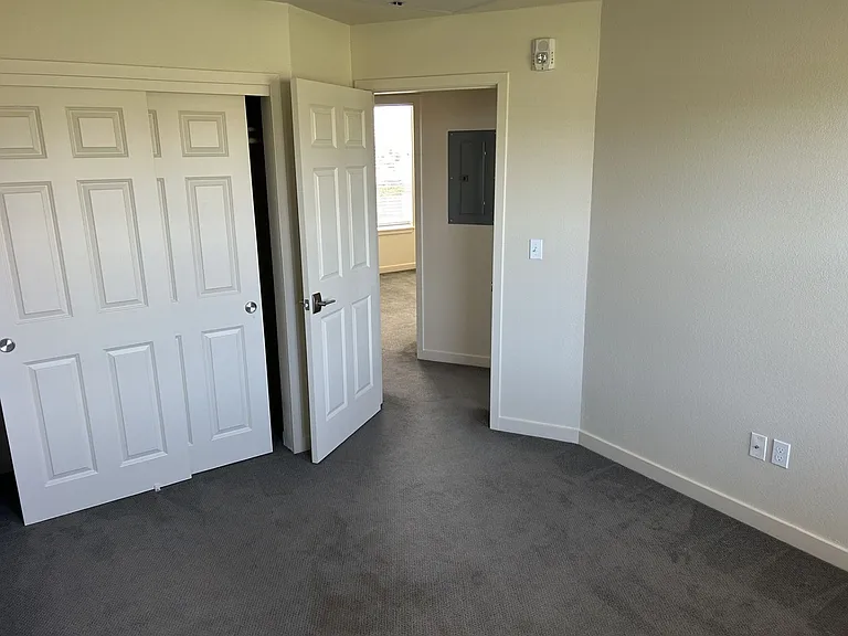 445 Southwest Blvd #10 — Photo 16