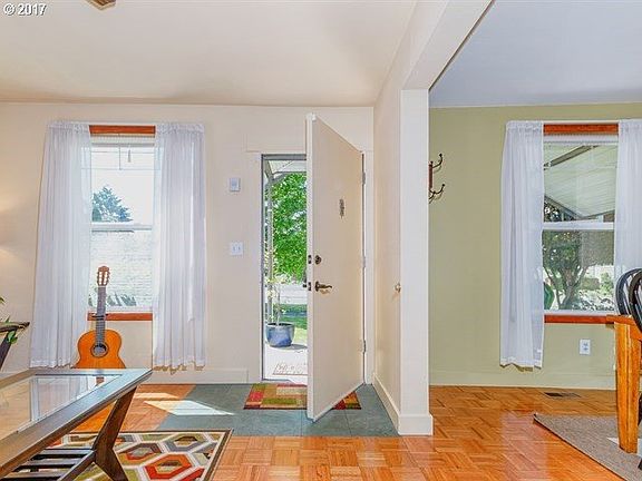 4th image of 5415 SE Schiller St