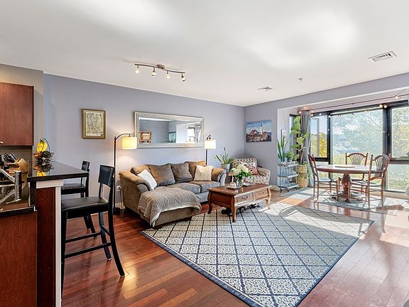 5th image of 533 Cambridge St Unit 308