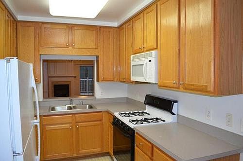 5th image of 1324 Roundhouse Ln