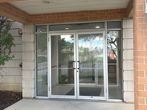 3rd image of 4534 N Cumberland Ave Unit 404