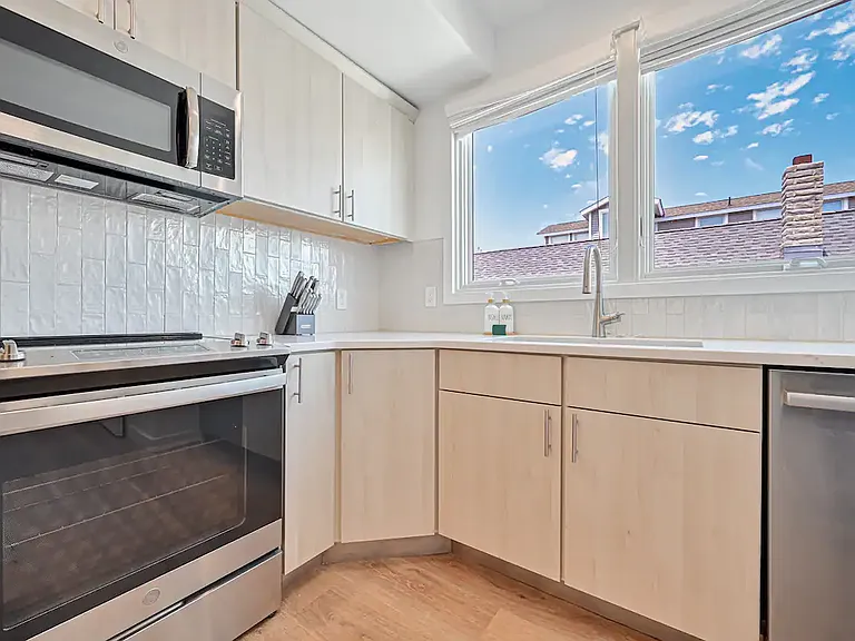 9 N Granville Ave — Photo 22