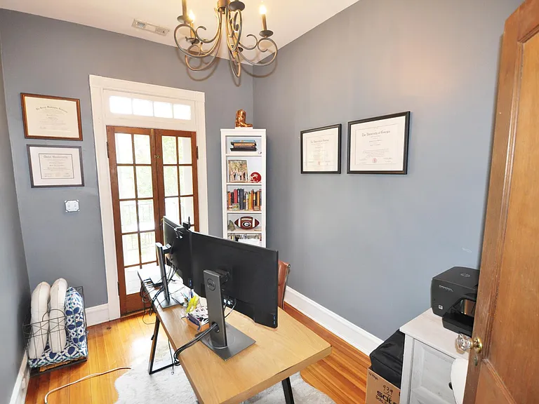 516 N Sheppard St — Photo 17