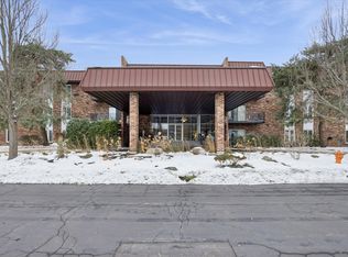 1041 W Ogden Ave APT 320, Naperville, IL 60563