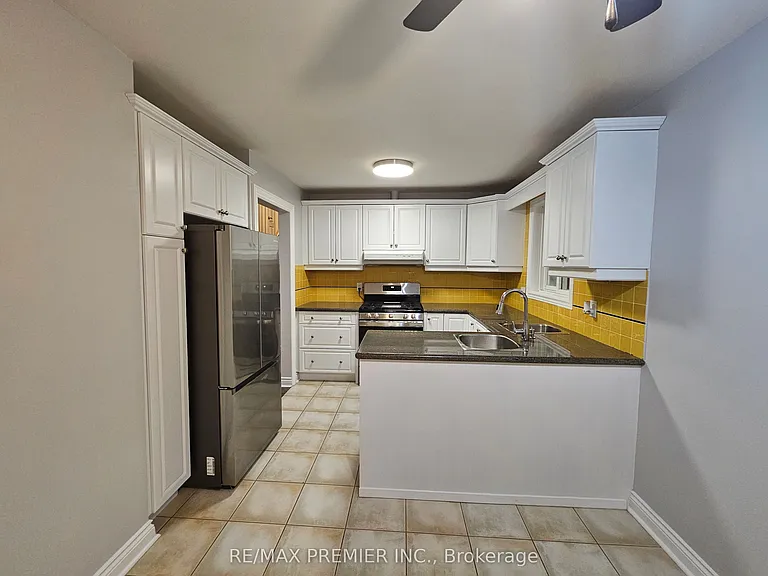 99 Albany Dr #MAIN FLOOR — Photo 5