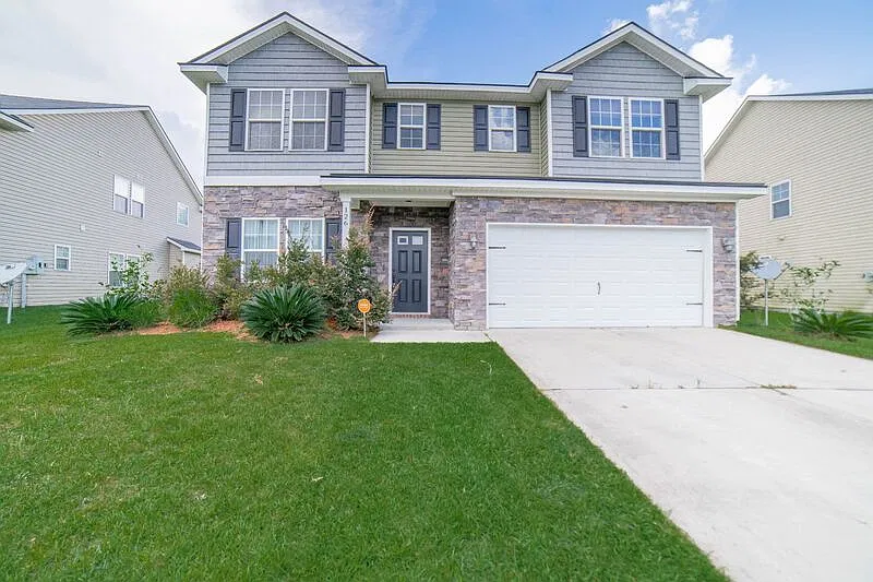 5 bed, 2.5 bath, 2976 sqft, $2,700 — Photo 2