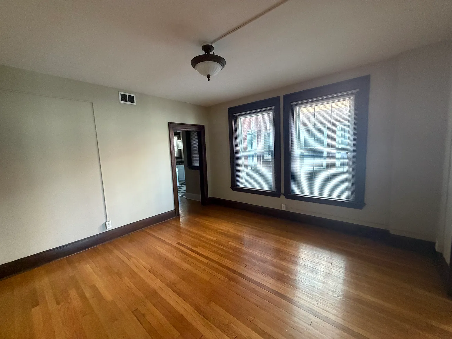 2 bed, 1000 sqft, $1,200 — Photo 4