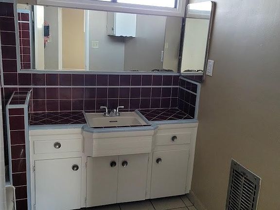 5th image of 8932 San Luis Ave #D