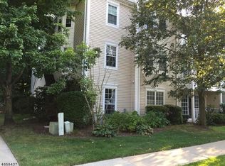 126 Raintree Ln, Mahwah, NJ 07430