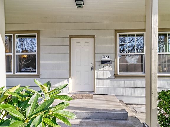 3rd image of 323 Avenue A