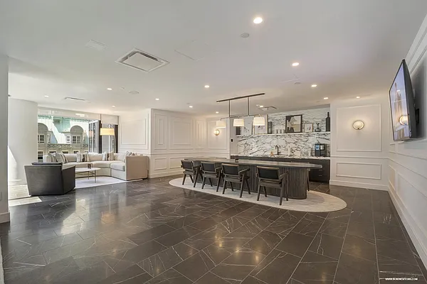 Rented by PocketBroker Inc | media 24