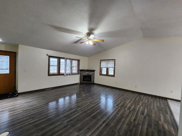 939 8th Ave N, Onalaska, WI 54650 – 4-bedroom rental in Onalaska