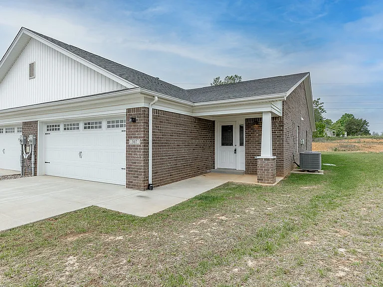 305 Breckinridge Cir — Photo 6