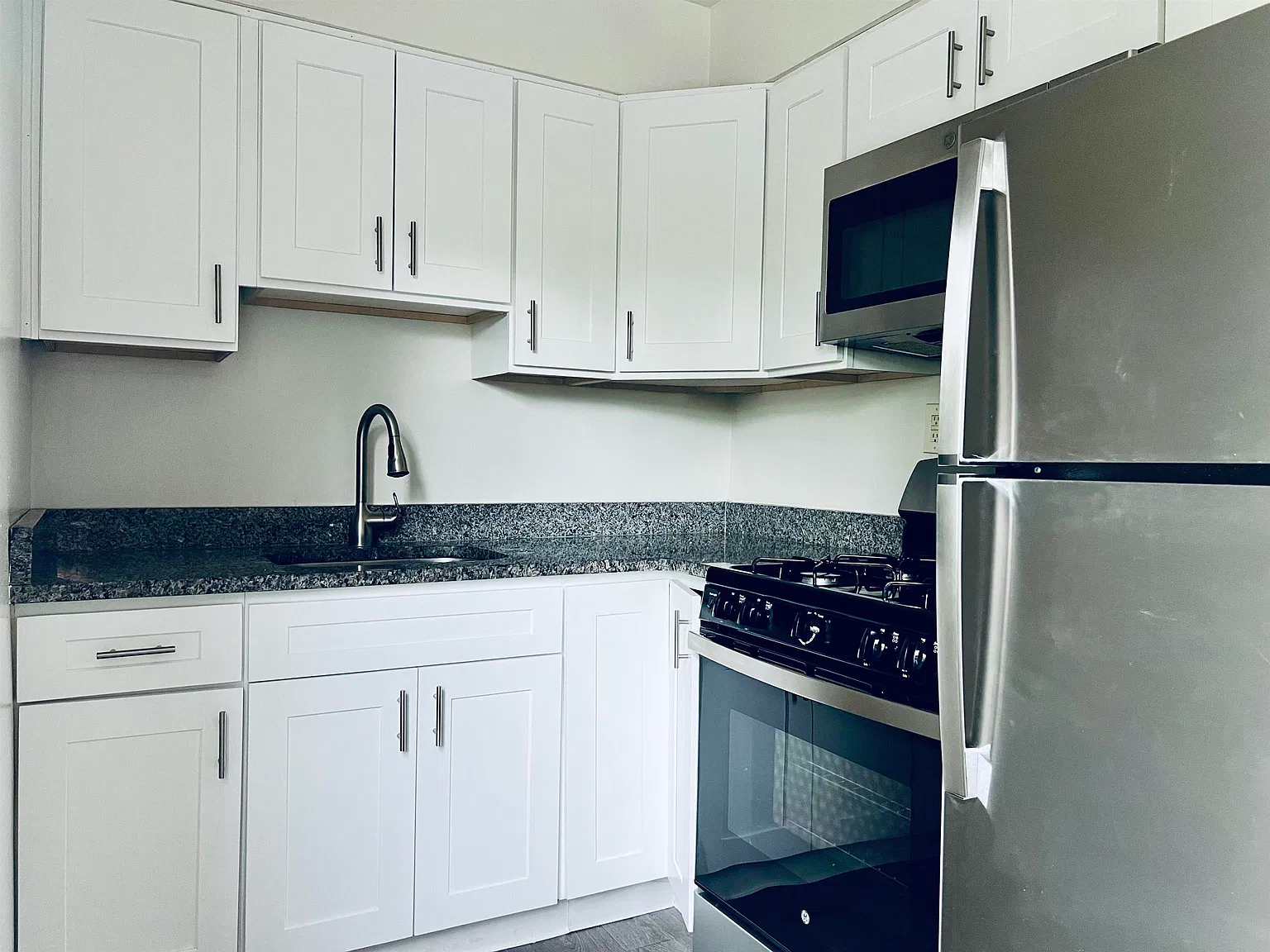 1 bed, 1.0 bath, $1,850 — Photo 2
