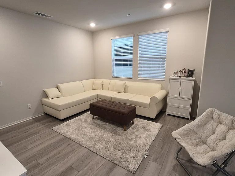 Stratus Dr — Photo 9