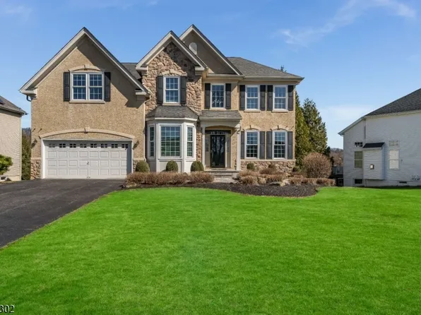 2 Elm Dr, Clinton Twp., NJ 08809