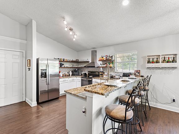 3rd image of 6407 Haughton Ln