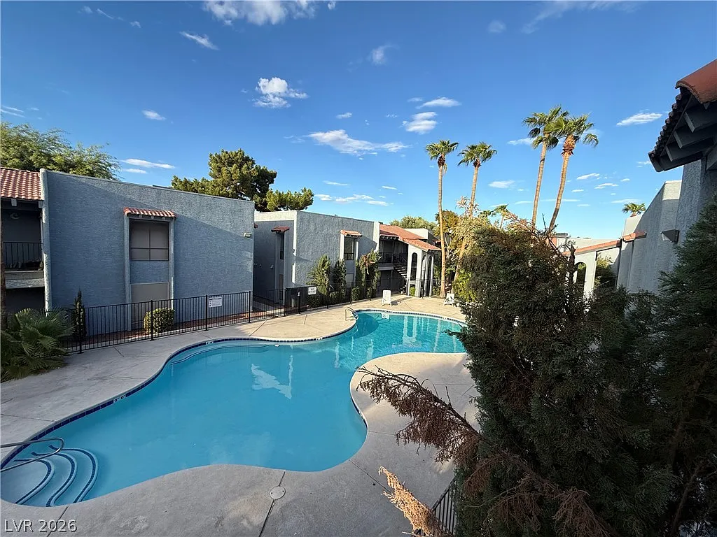 2 bed, 2.0 bath, 994 sqft, $1,400 — Photo 3