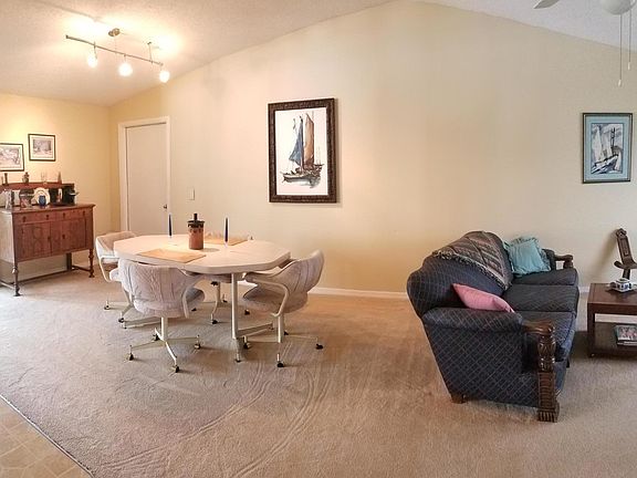 5th image of 229 Deerwood Cir W