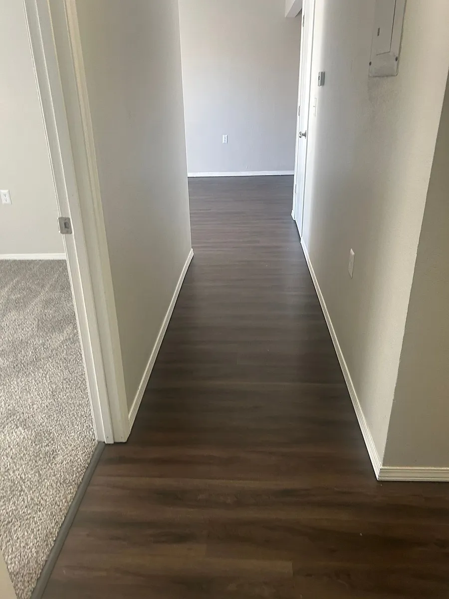 Building Photo - 424 Neihardt Dr #9