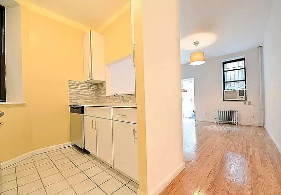 2nd image of 188 Orchard St #2A