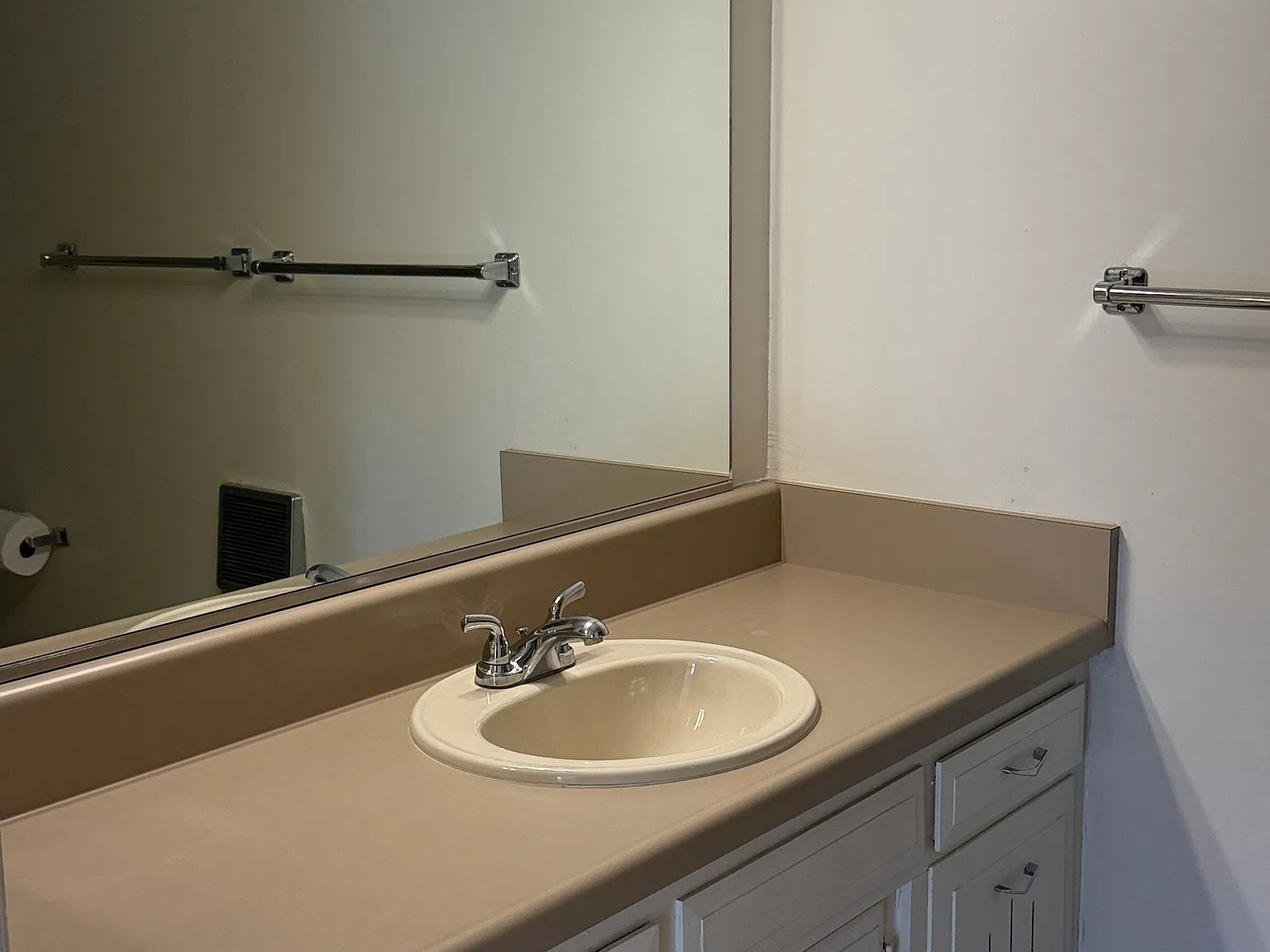 2 bed, 1050 sqft, $2,600 — Photo 2