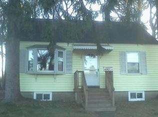 18 Dismukes St, Kittery, ME 03904