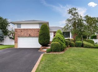 3965 Appletree Ln, Seaford, NY 11783