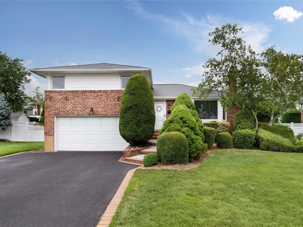 3965 Appletree Lane, Seaford, NY 11783
