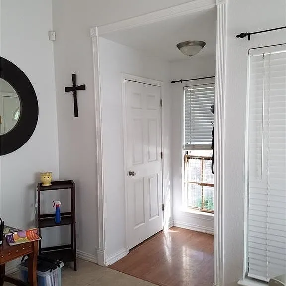 1102 Weatherly Dr — Photo 2